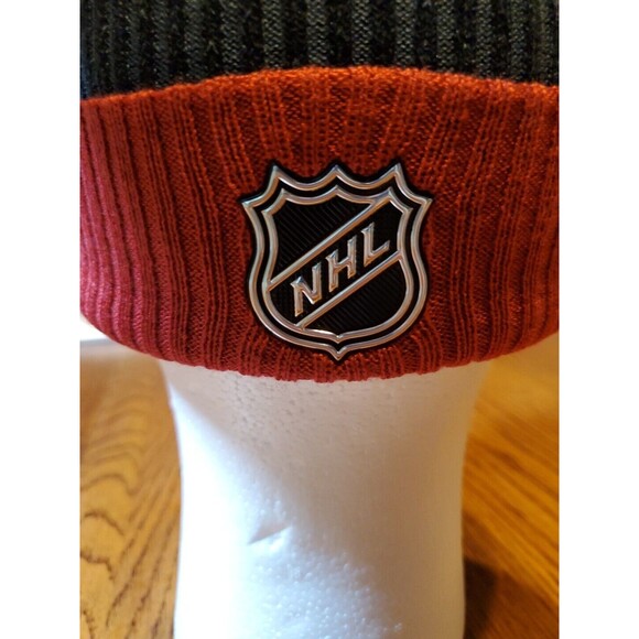 NWT Fanatics Pro Team NHL Arizona Coyotes Adult Cuffed Knit Beanie Pom Logo - Picture 4 of 6